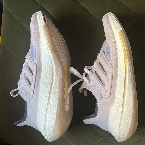 NWOT Adidas Ultraboost 21 size 8.5 - Picture 2 of 3